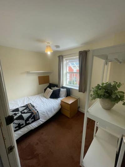 Double Room NR5 Available NOW (8CAD-J) Main Photo