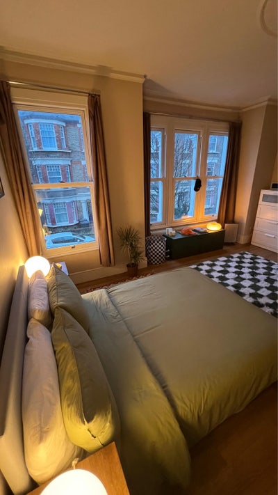 Large double room available in Clapham 13th March Main Photo