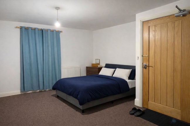 Super Large En-suite Loft room  Main Photo