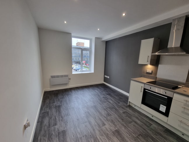 2 bedroom flat in great BD1 City Centre location Main Photo