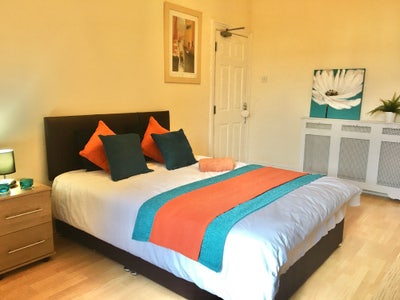 Large Double Room/TV/Garden/15 Min Walk to Train Main Photo