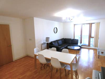 Fantastic 2 bed, 2 bath, balcony, Bethnal green E2 Main Photo