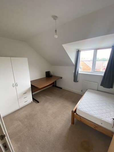 Student Rooms available in modern house Main Photo