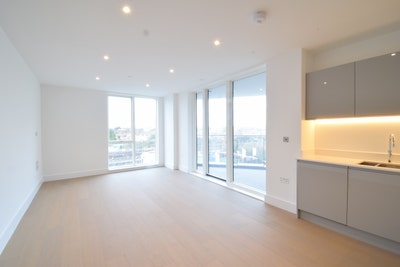 Spacious 2 Bedroom Flat with En-Suite & Balcony Main Photo