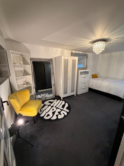 Spacious double room with shower  Main Photo