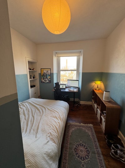 Bedroom in 2 bed flat Main Photo