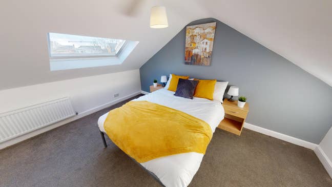 Massive Double Room in Spacious Modern House  Main Photo