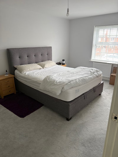 Spacious Rooms in Bright, Modern 4-Bed New Build Main Photo
