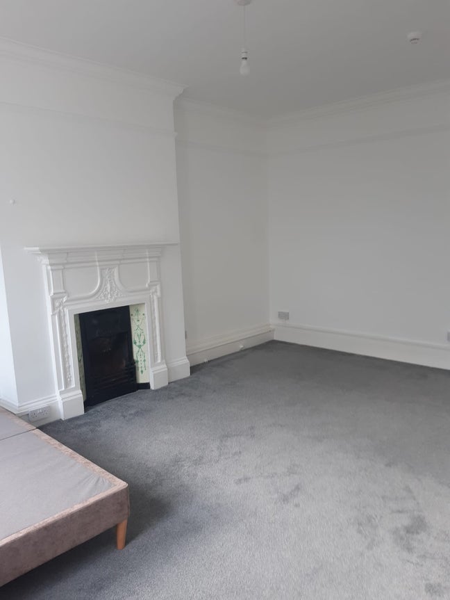 Studio Flat in York Avenue, Hove Main Photo