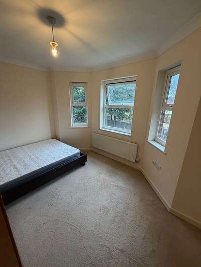 Beautiful large double room in fantastic townhouse Main Photo