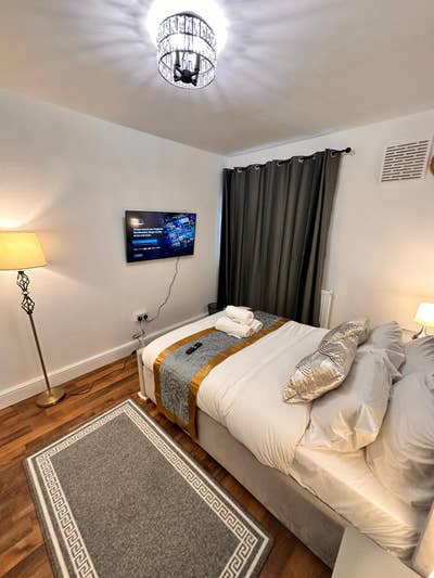 🌿 Stylish Double Bedroom in Mile End Main Photo