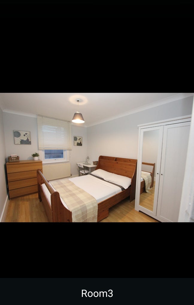 Double room available in a 5 bedroom house. E17 Main Photo