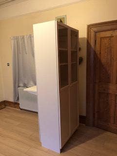 Large room great location Main Photo