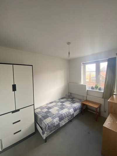 Single bed available for rent  Main Photo