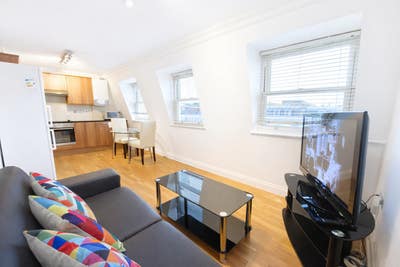 Spacious One Bedroom Flat with AC in South Ken Main Photo