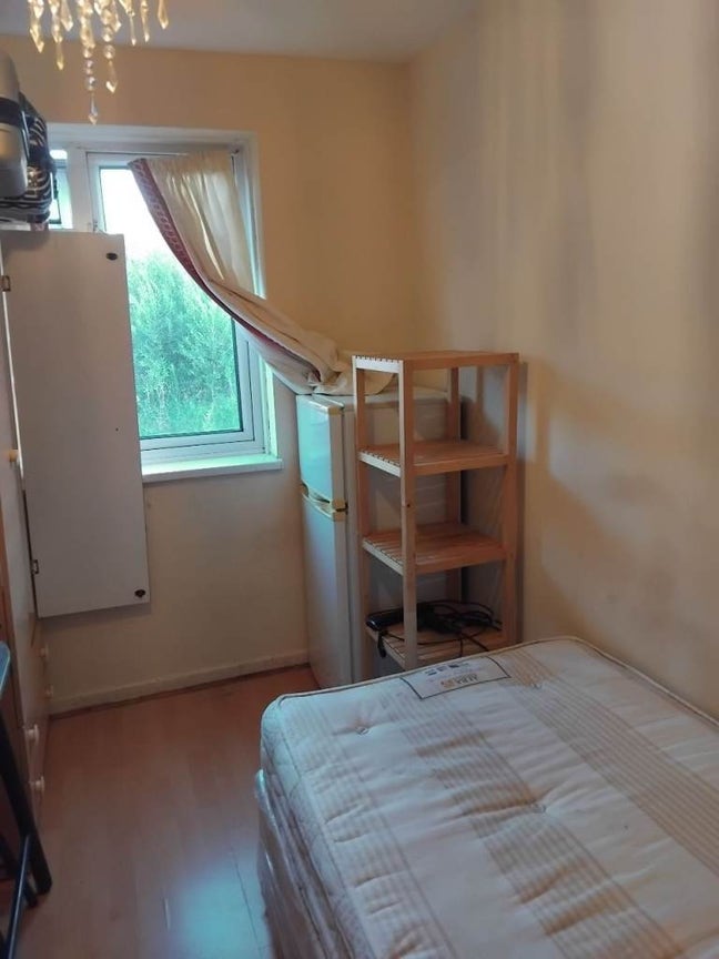 Furnished Single Room-Bills Included-SW11 5YB Main Photo