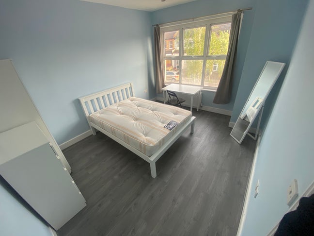 Double Room Available in Turnpike Lane/Wood Green  Main Photo