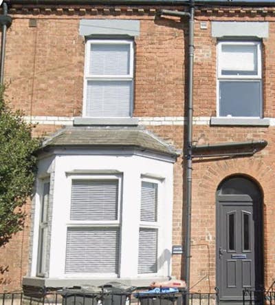 3 Bedrooms available in Student House Main Photo