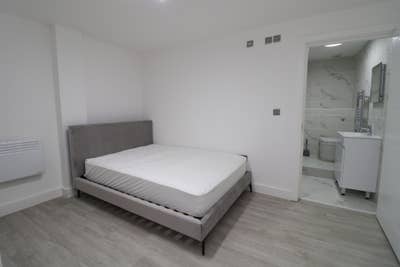 Private Bathroom Ensuite Room by Elizabeth Line! Main Photo