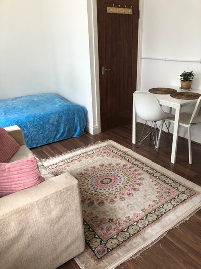 *STUDIO in Kilburn High Road  Main Photo