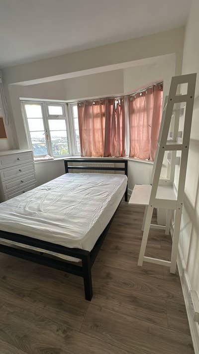 3 bedroom near Middlesex university- near station  Main Photo
