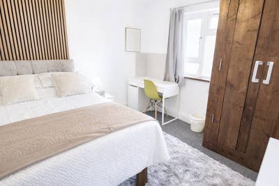 Spacious Double Rooms in a Clean, Quiet House Main Photo