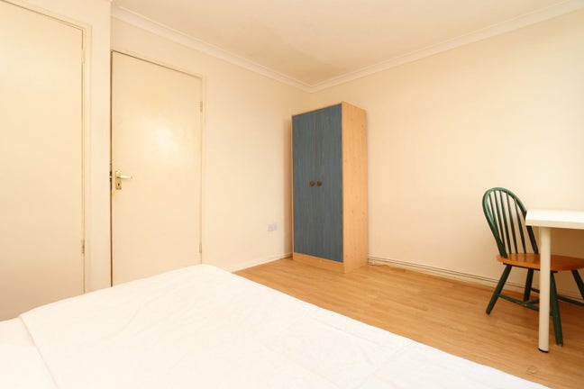 1 Room Left- Stratford- Elizabeth Line !! Main Photo