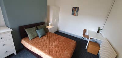  Spacious room, Nr town & hospitals. Main Photo