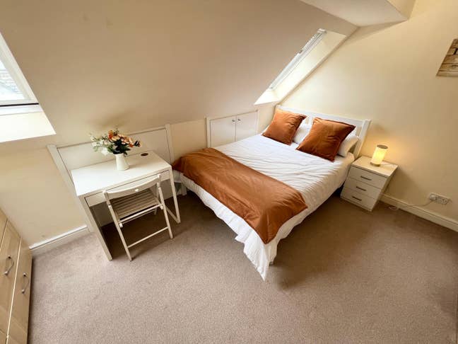 ✨ Island Gardens – Spacious Double Room – Bills In Main Photo