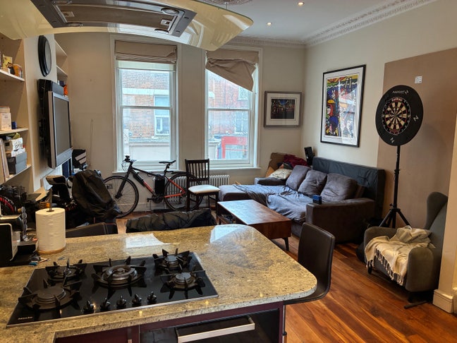 Large king bed with en-suite spare room in Balham Main Photo