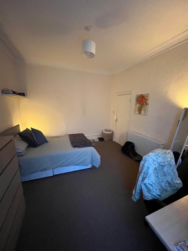 Spacious double room in amazing location Main Photo