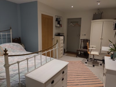 Double Ensuite Room with private entrance Main Photo