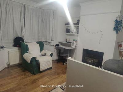 Single & Double Rooms to Rent – Family Home TW13 Main Photo