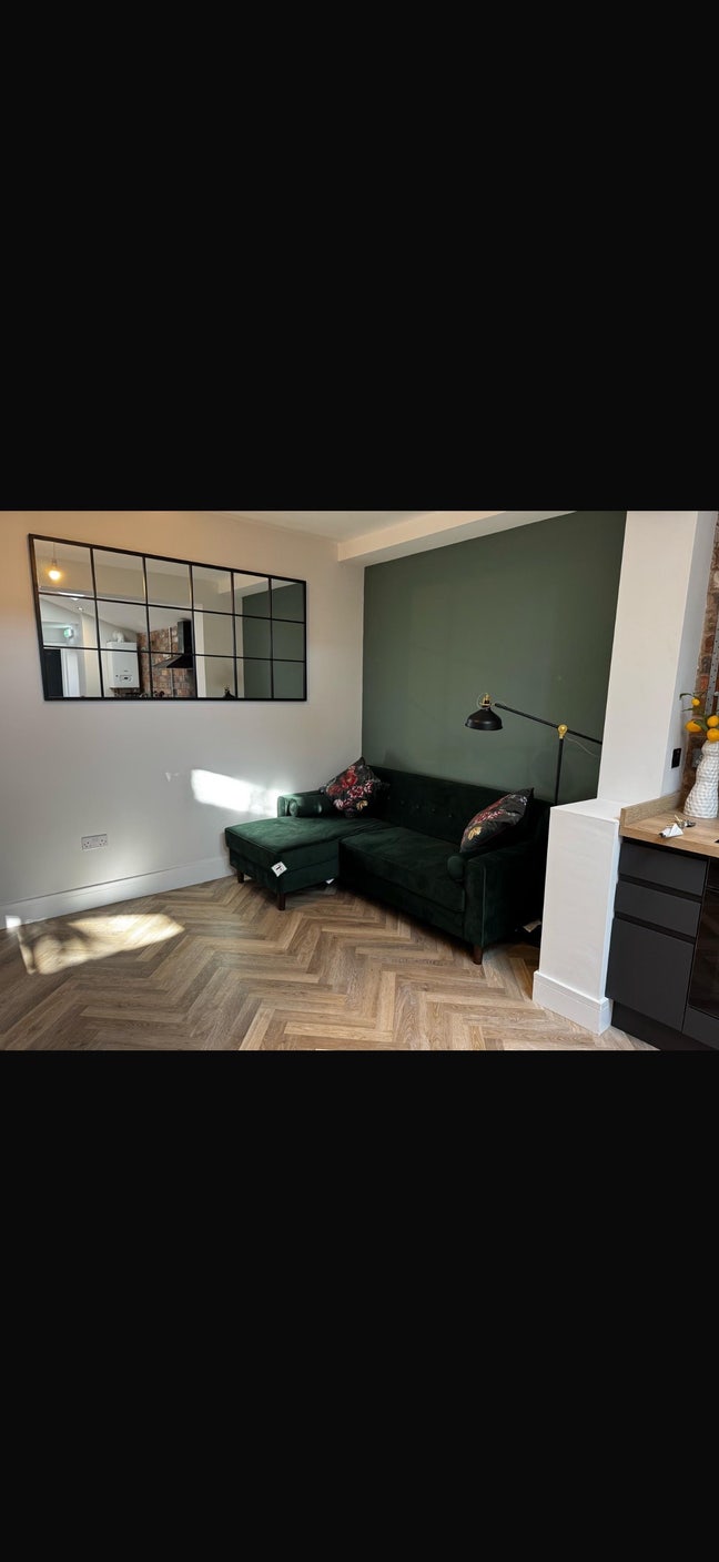 Stunning newly refurbished room with kitchenette Main Photo
