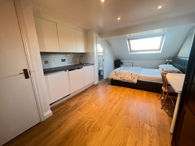 All Bills Inclusive, S/C Beautiful Studio, Hendon  Main Photo