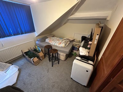 URGENT!! One room available Main Photo