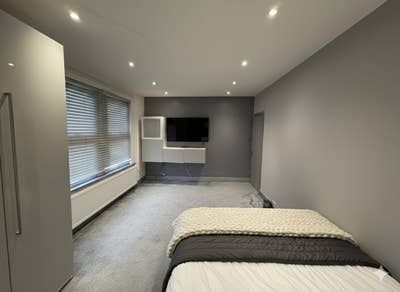 Large Doubles room available Main Photo