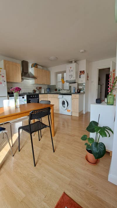 Cosy room in a friendly 2beds flat  Main Photo