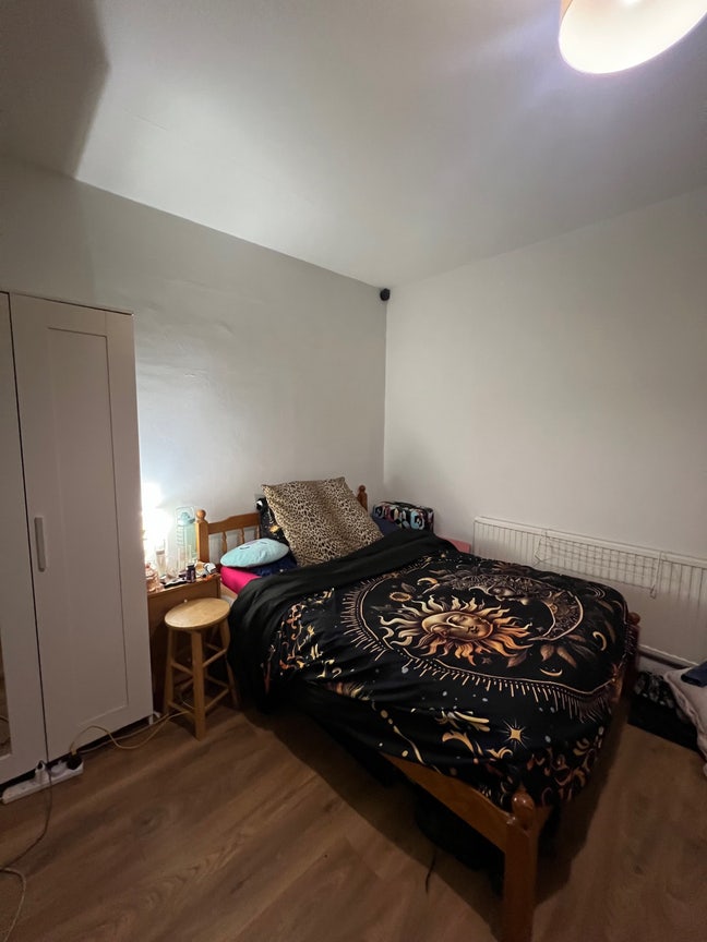 Large Double room available-Great value Main Photo