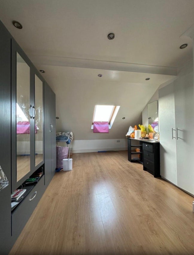 Spacious Single/Double Room for Female Main Photo