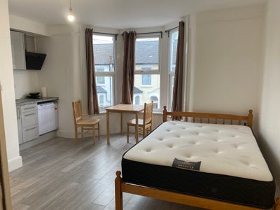 All Bills Inclusive Lovely Studio Seven Sisters  Main Photo