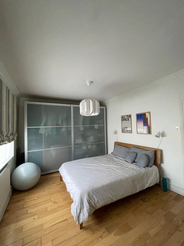 Room Available in a Spacious 2-bed House Main Photo