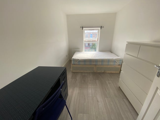 Single Room in Cricklewood 6 min from Station Main Photo