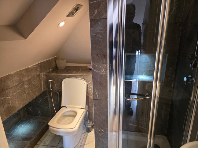 Private loft room with en-suite bathroom  Main Photo