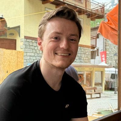 Looking for buddy up/double room Main Photo