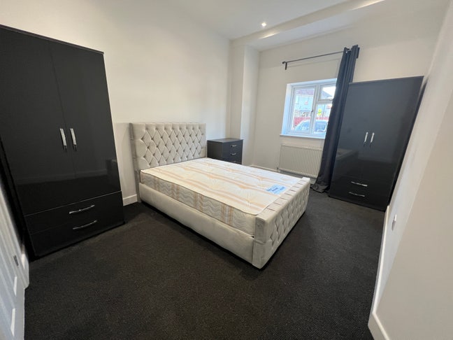 Double Ensuite in Neasden - IKEA Main Photo