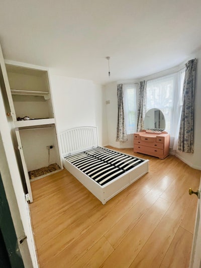 ✨Large Double Room - Bills Included ✨ Main Photo