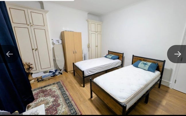 Room Share /Extra Large Room. Two single beds.  Main Photo