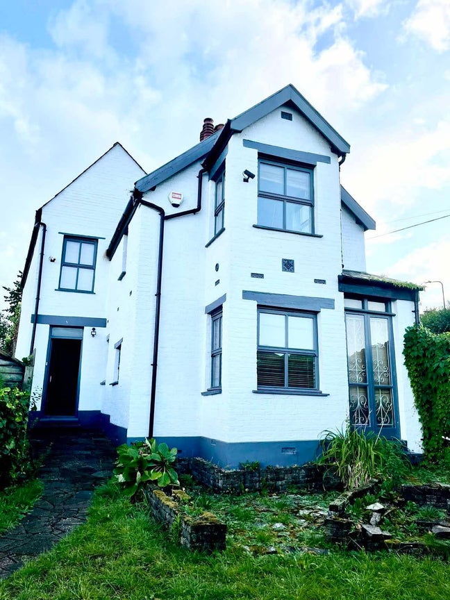 Bachelors Villa in Wembley  Main Photo