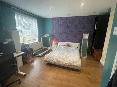 A super large double bed in newly refurb house  Main Photo